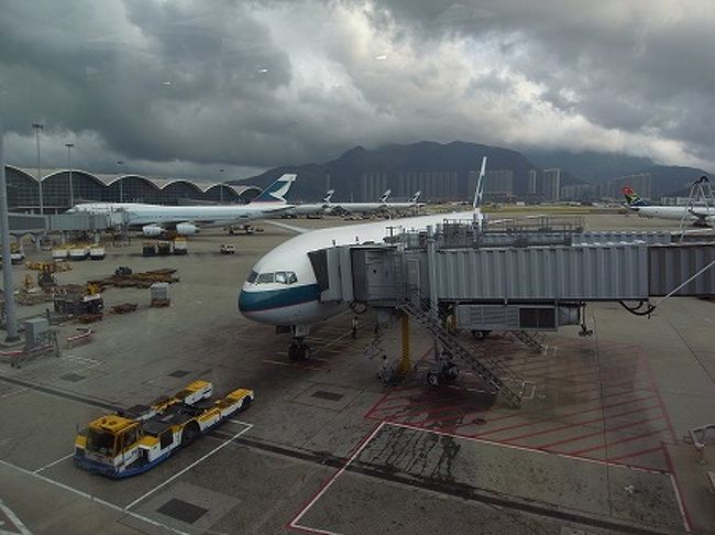 シンガポール行きCX711便B777-300です。<br />