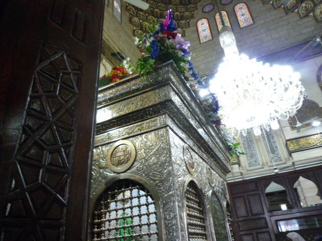 イッサイイダゼーナブ、女性の専用のお祈りする所。