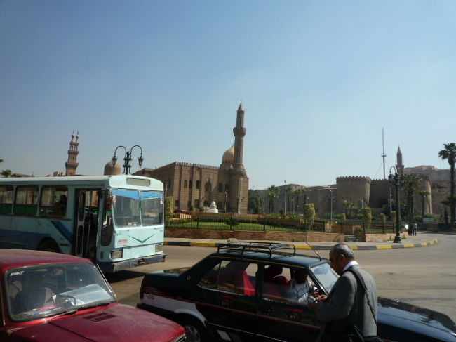 サラーフッディーン・アイユービー広場。<br />アンダースン博物館から約２０分でこの広場。<br />