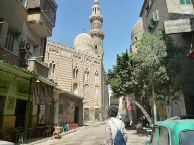 ガーマ・アズラクからズヴェーラ門までの道路沿いの建物。