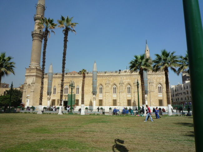 フセイン広場。向こうはガーマ・ホセイン。