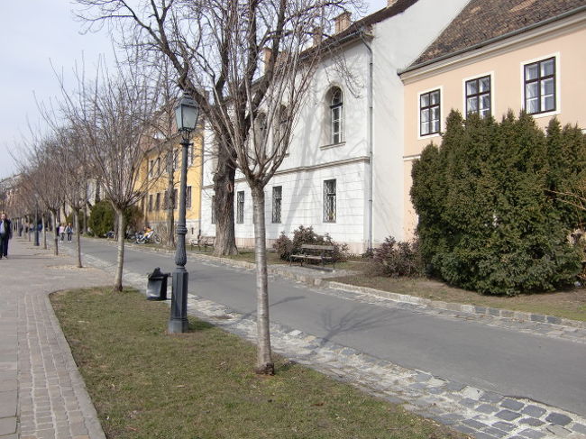 こういう道を歩いているとき、<br />旅に出ている幸せを感じます。