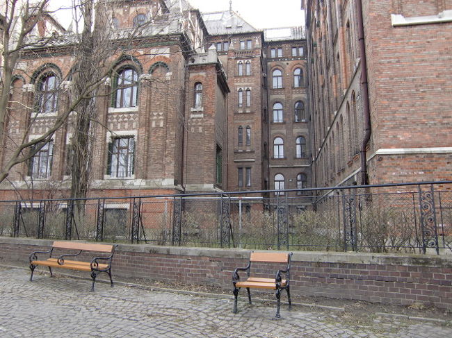 ひとり用ベンチ。