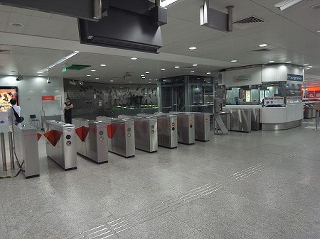 帰りはさすがに歩くの暑いので、<br />MTRで帰ります。