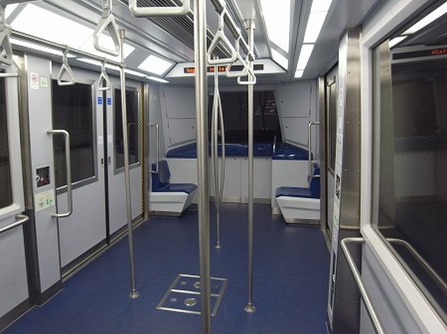 再出国して、ゲートが43なのでシャトルで向かいます。