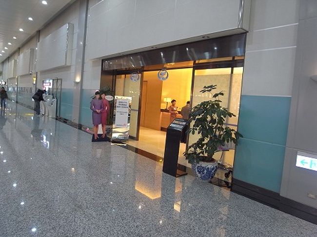 大混雑の出国審査を抜けて、チャイナエアラインのラウンジに来ました。