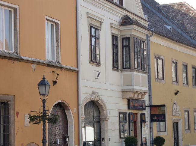 ふと目の前に、カフェが。<br />こちらCafe　Pierrotで<br />ランチを取ることに。<br />