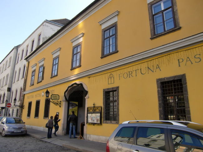 お土産やさんの集まる<br />パッサージュ。