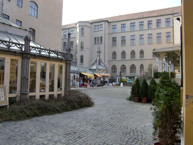 中に入ると、こんな感じ。