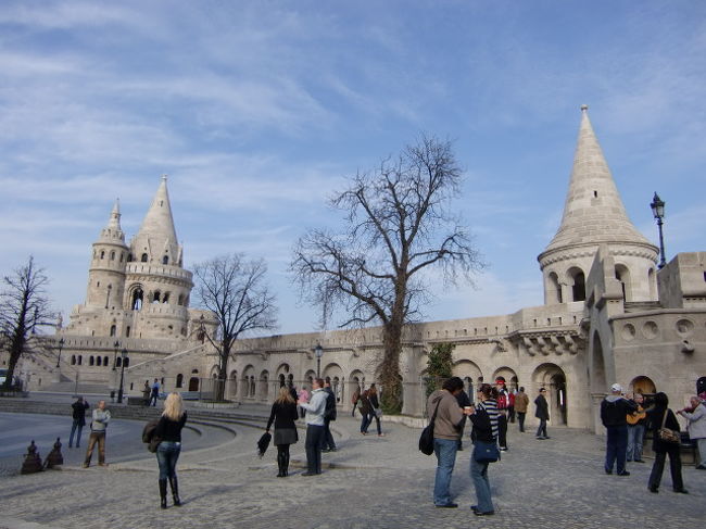 先に、漁夫の砦に惹かれて<br />行くことに。