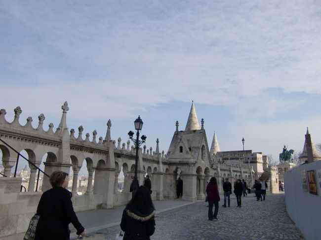 上に登るのは有料です。<br />特に何かあるのか、よくわからないので今回は<br />やめておきました。