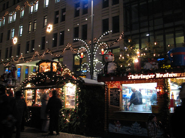 本会場にやってきました。<br />さすがに凄い人出です。<br />