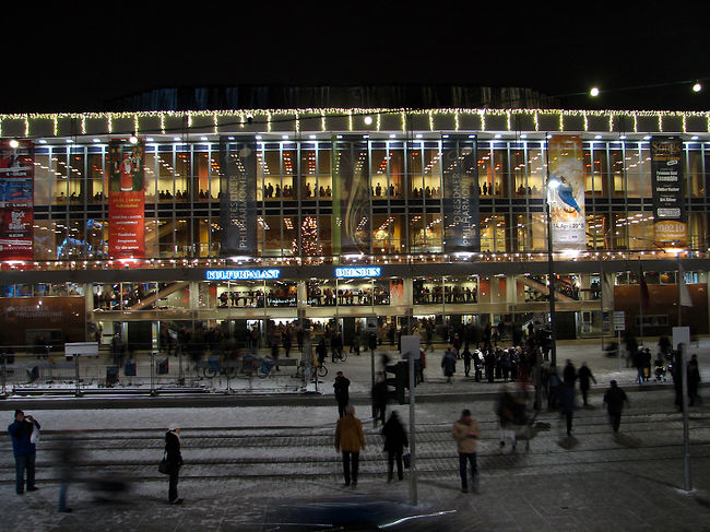 激寒なのにこんなにたくさんの人出だったので驚きました。<br />もう慣れてしまっているんでしょうか？<br />