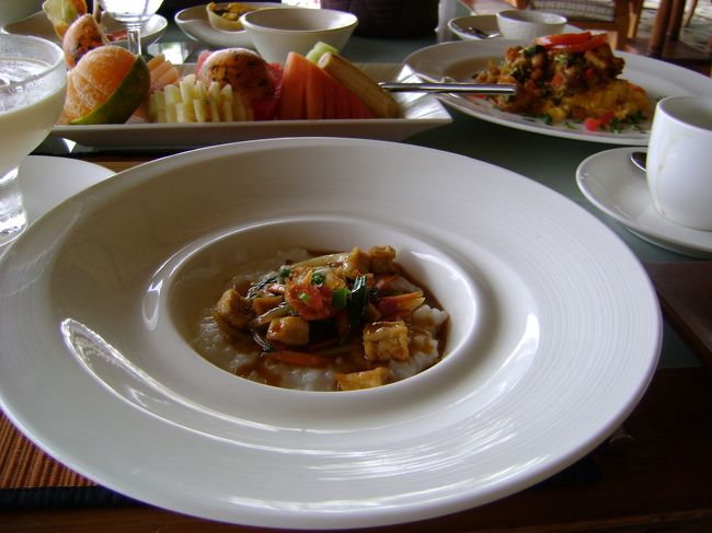 <br />　おかゆ。美味しい！！<br /><br />　でも量が多いからハーフサイズで。