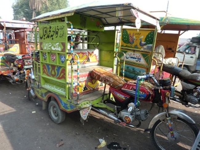 パキスタン] 小ネタ① チンチー - それはハイブリッドな乗り物 (QINGQI、チンチ、クインキー)』ラホール(パキスタン)の旅行記・ブログ