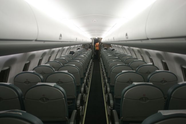 飛行機はがらがら<br />乗客は座席数の１割くらいかな・・・<br /><br />成田〜カイロはぎゅうぎゅうで<br />外も全く見えなかったので　ラッキー