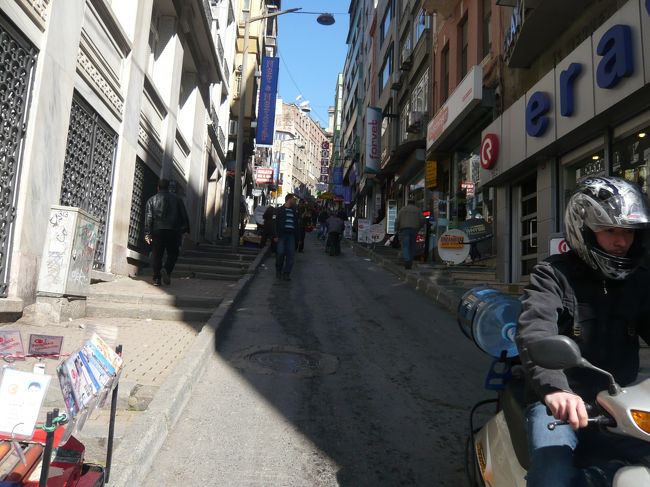 原宿っぽいとおりに向かいます。