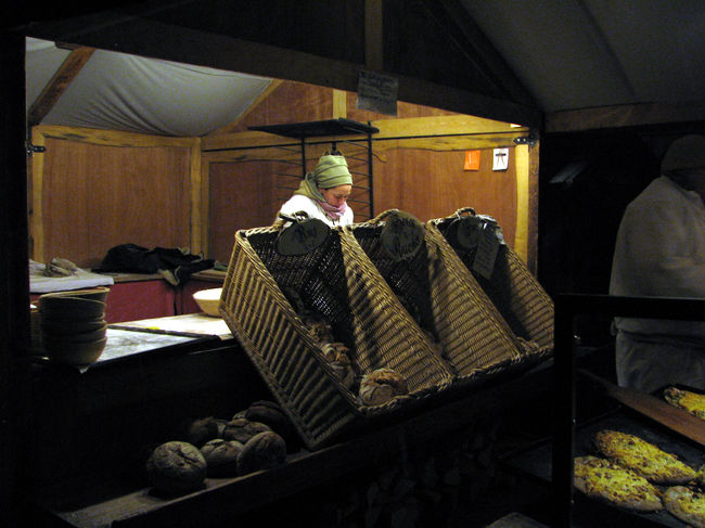 ドレスデン城の中庭では中世のマーケットが開かれていました。<br />