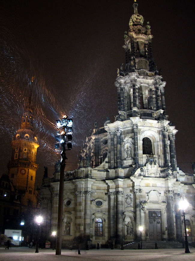 カトリック旧宮廷教会です。<br />そろそろ本当に寒波がやばくなってきました。