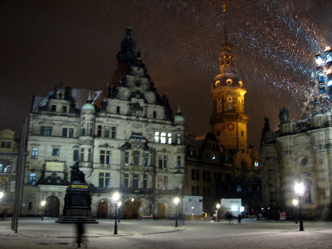 ホテルに逃げようと思います。