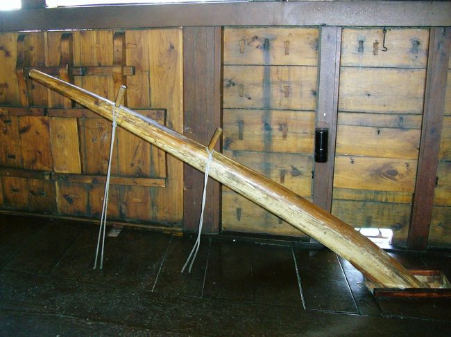 大きな櫓ですね〜<br />見学中のアジョッシ軍団が<br />順番に漕いでいました^^;