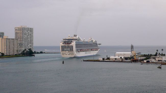 「クラウン・プリンセス号」が、マンション前を通過して、大海原へ向かって出航していきました。<br /><br />はたして行き先は何処なんでしょうか？