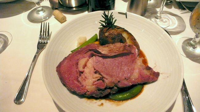 今夜の夕食メイン料理です。<br /><br />柔らかくて美味しかったですよ。<br />大きいので、これ一品だけで満腹。<br /><br />前菜・スープ・デザートなどは写真撮るの忘れました。