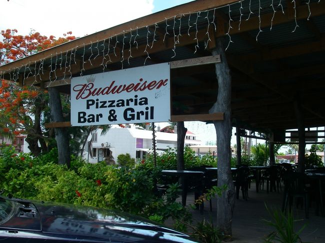 ここのピザはなかなか美味しかった。<br /><br />・・と思ったらここは行ってなかった！！<br />ピザ屋の近くにあったとこ<br />肝心のピザ屋は撮り忘れていた。