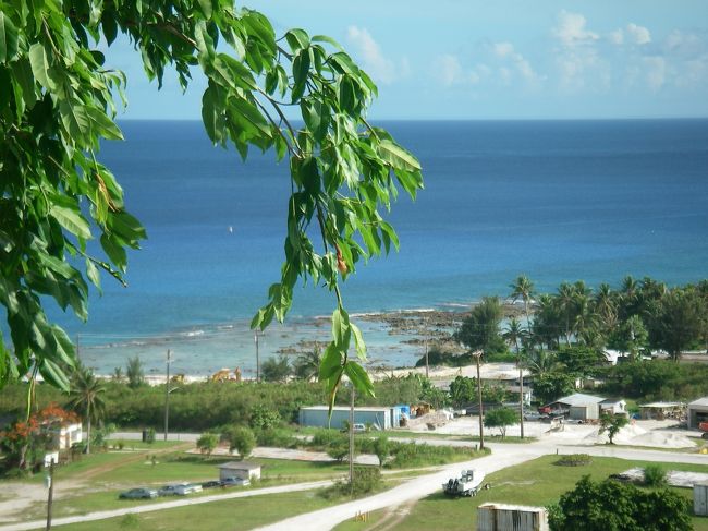 ロタの唯一の町、ソンソン村が一望できる高台へ