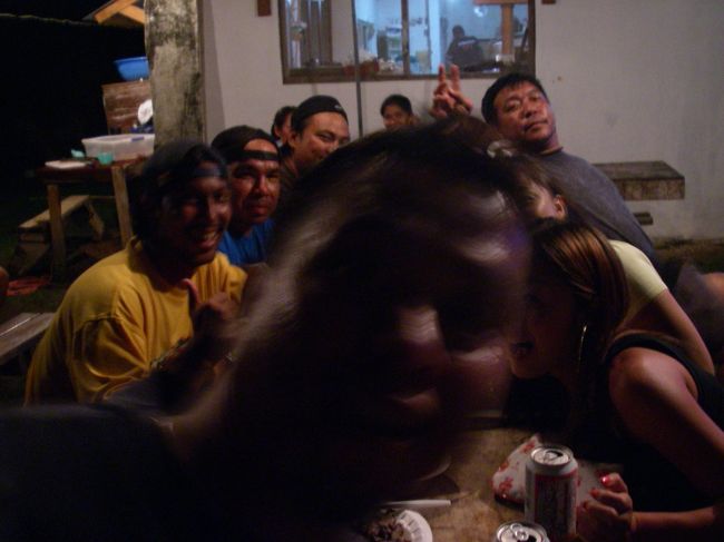 最後の夜は、偶然現地の人のパーティに入れてもらうことになった。<br />日本人女性とロタ男性が前の日に結婚して、3日間くらいずーーーっと宴会するらしい。<br />ほんとにずっと呑んでたよ。