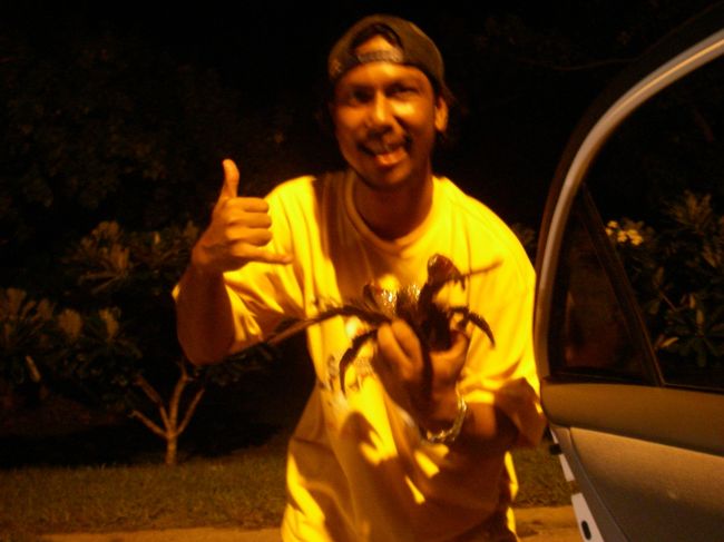 若手<br /><br />なかなかイケメンだった＆親切なことに、いろいろ夜遊びスポットに連れて行ってくれた上に、空港まで送ってくれた♪<br /><br />というわけで飛行機の時間（早朝3時くらい）まで遊ぶことが出来た。