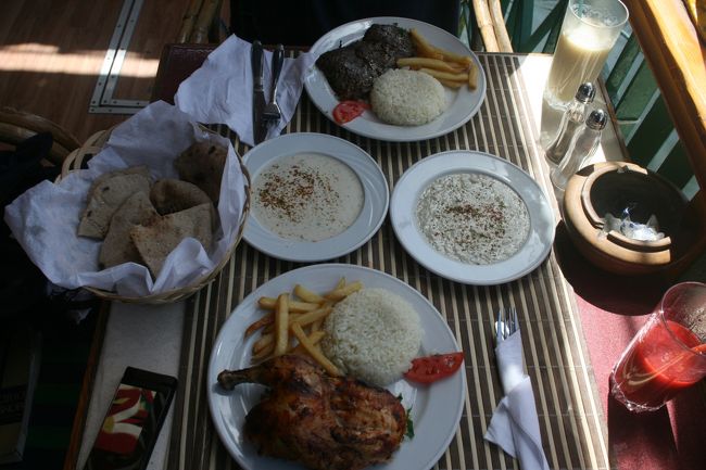 食事は地球の歩き方を参考に<br />Aswan mnon　で！<br /><br />一日元気に行動できるように、がっつり食べます