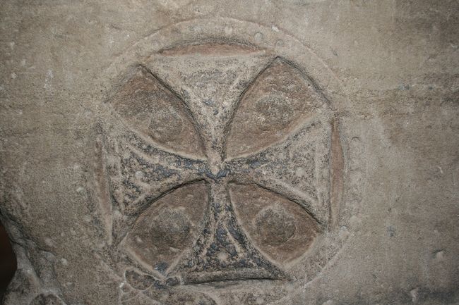ローマ帝国の影響か<br /><br />遺跡に十字架が彫ってありました