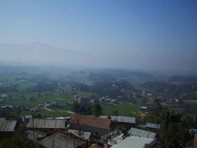 カトマンよりローカルバスを乗り継いで<br />ナガルコットへ。<br /><br />1日泊まるか、2日になるか未定。