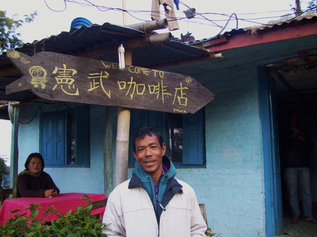 <br />ホテルに戻る前にここで朝食。<br /><br />ノリさんに似てるわ〜。