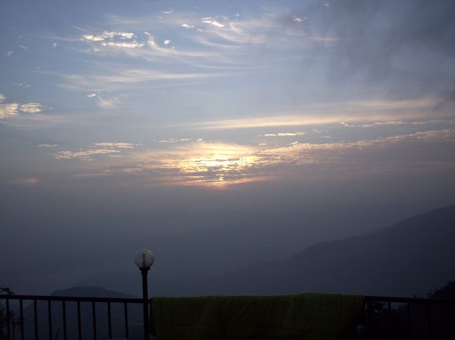 <br />部屋から撮った朝日の写真です。