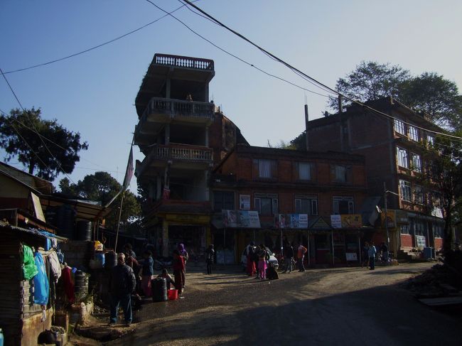 <br />これからまたバスを乗り継いでカトマンへ戻ります。