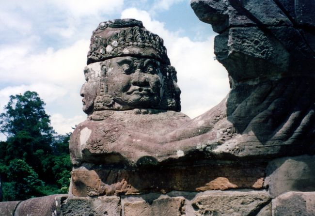 ANGKOR THOM（アンコール・トム）の「クメールの微笑」に触れた