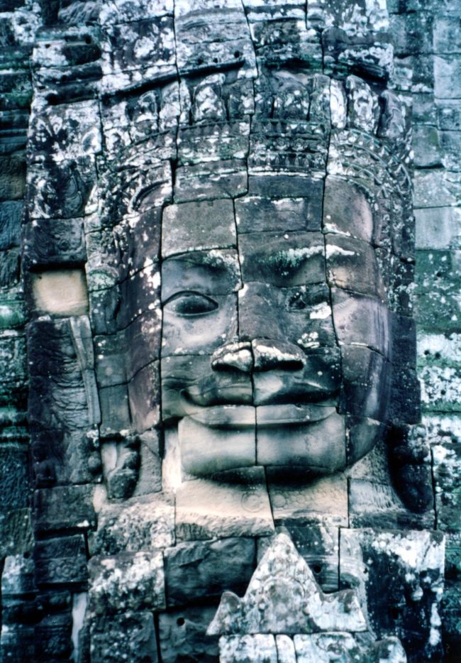 ANGKOR THOM（アンコール・トム）の「クメールの微笑」に触れた