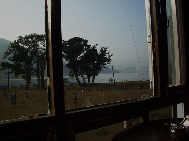 <br />さっそく何か食べに…。