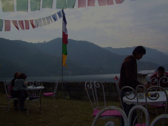 <br />湖のレストラン。