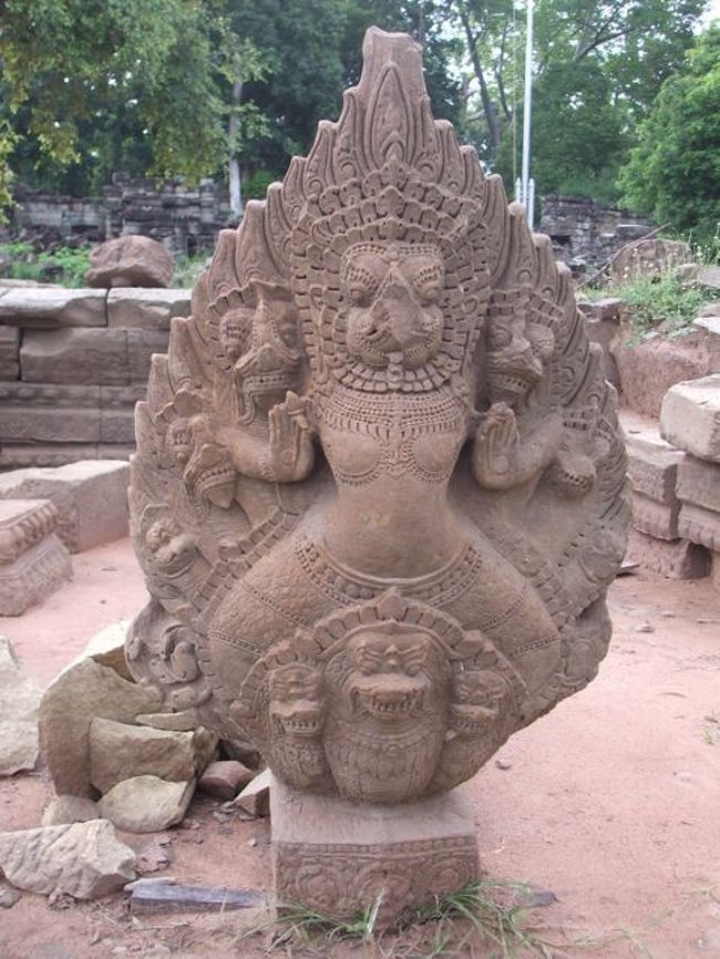 これは綺麗に彫刻が残っている。