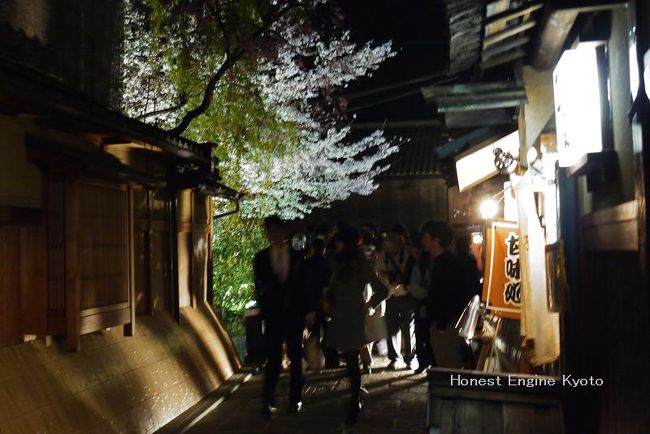 祇園末吉町から、辰巳橋に向かって歩いています。