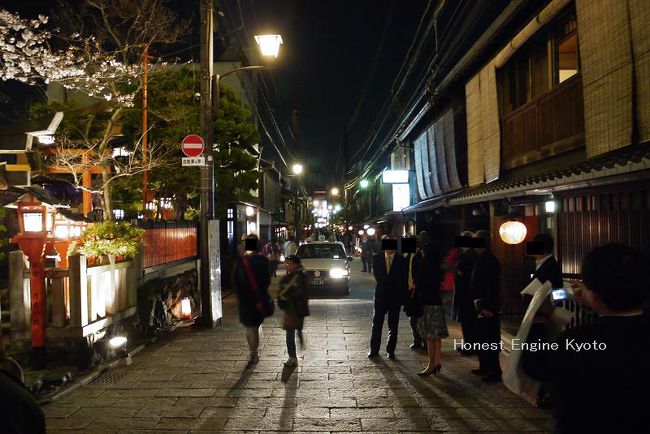 新橋通には、灯籠でライトアップされた「花灯路」が開催されています。