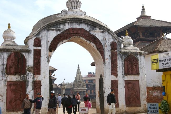 バクタプルのダルバール広場<br />＊西側のライオンゲート<br />