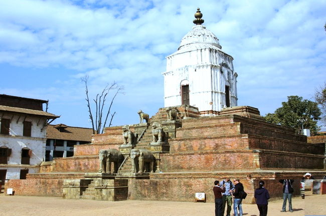 同　上<br />＊ファシデガ寺院<br />