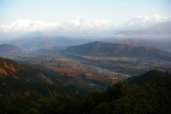 サランコットの丘からのヒマラヤ（アンナプルナ山群）