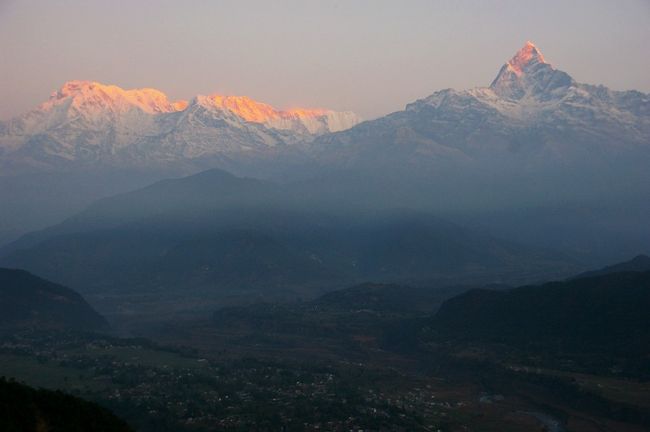 日の出（朝焼け）の山々