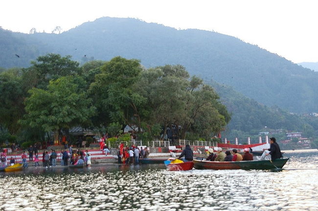 同　上<br />＊バラヒ寺院のある小さな島<br />