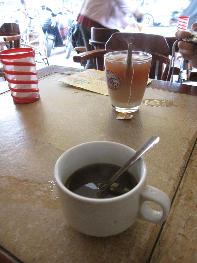 ベトナムコーヒーとミルクティー。